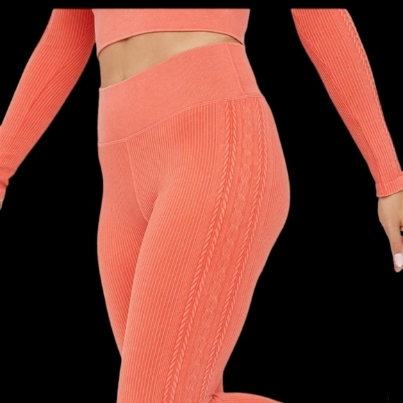 Aerie Small seamless peach cable designed legging - Picture 16 of 16